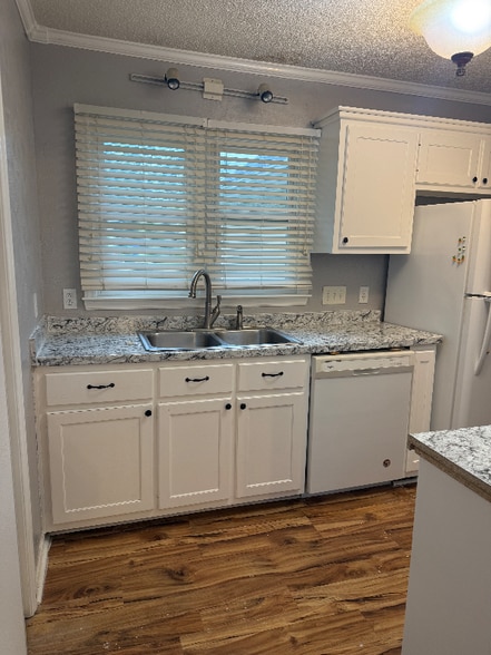 Building Photo - 4513 Park Knoll Ln