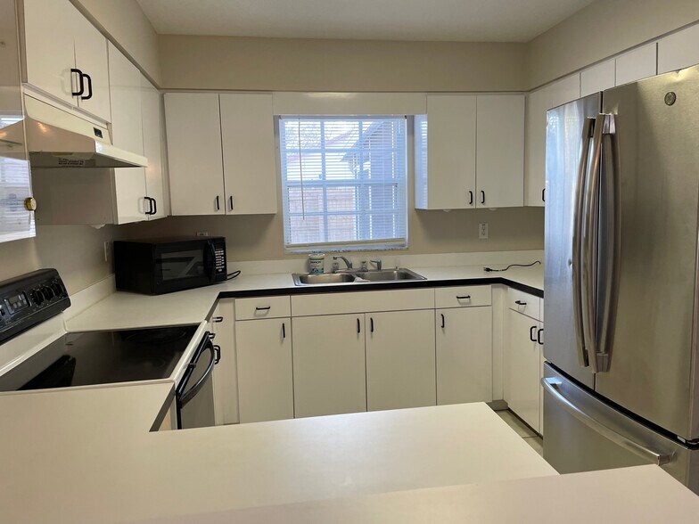 Building Photo - 3124 W Powhatan Ave