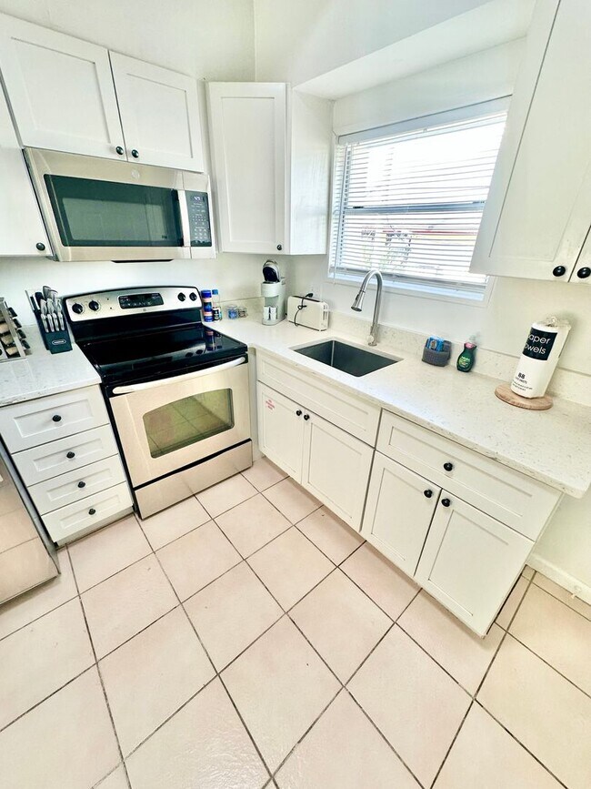 Building Photo - 334 Bluefish Dr