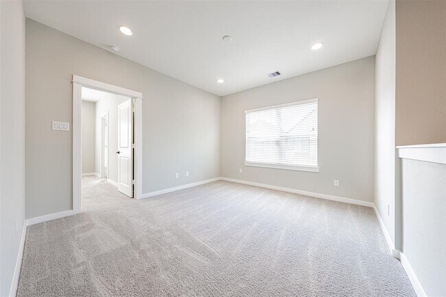 Building Photo - 8402 Berry Grn Ln