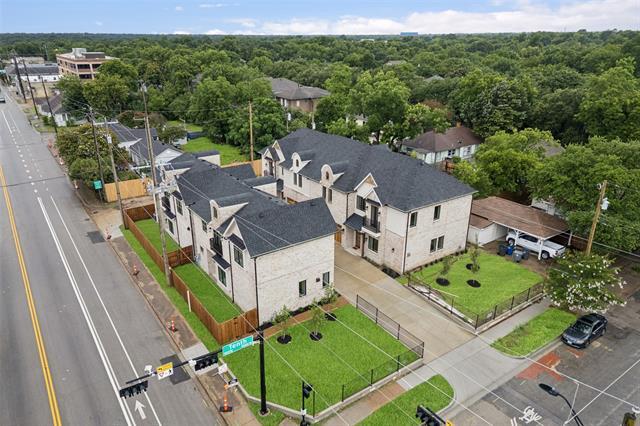 Building Photo - 1000 W 10th St