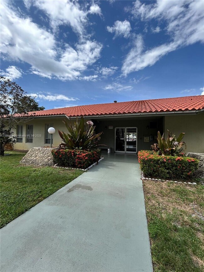 Building Photo - 1800 SW 81st Ave