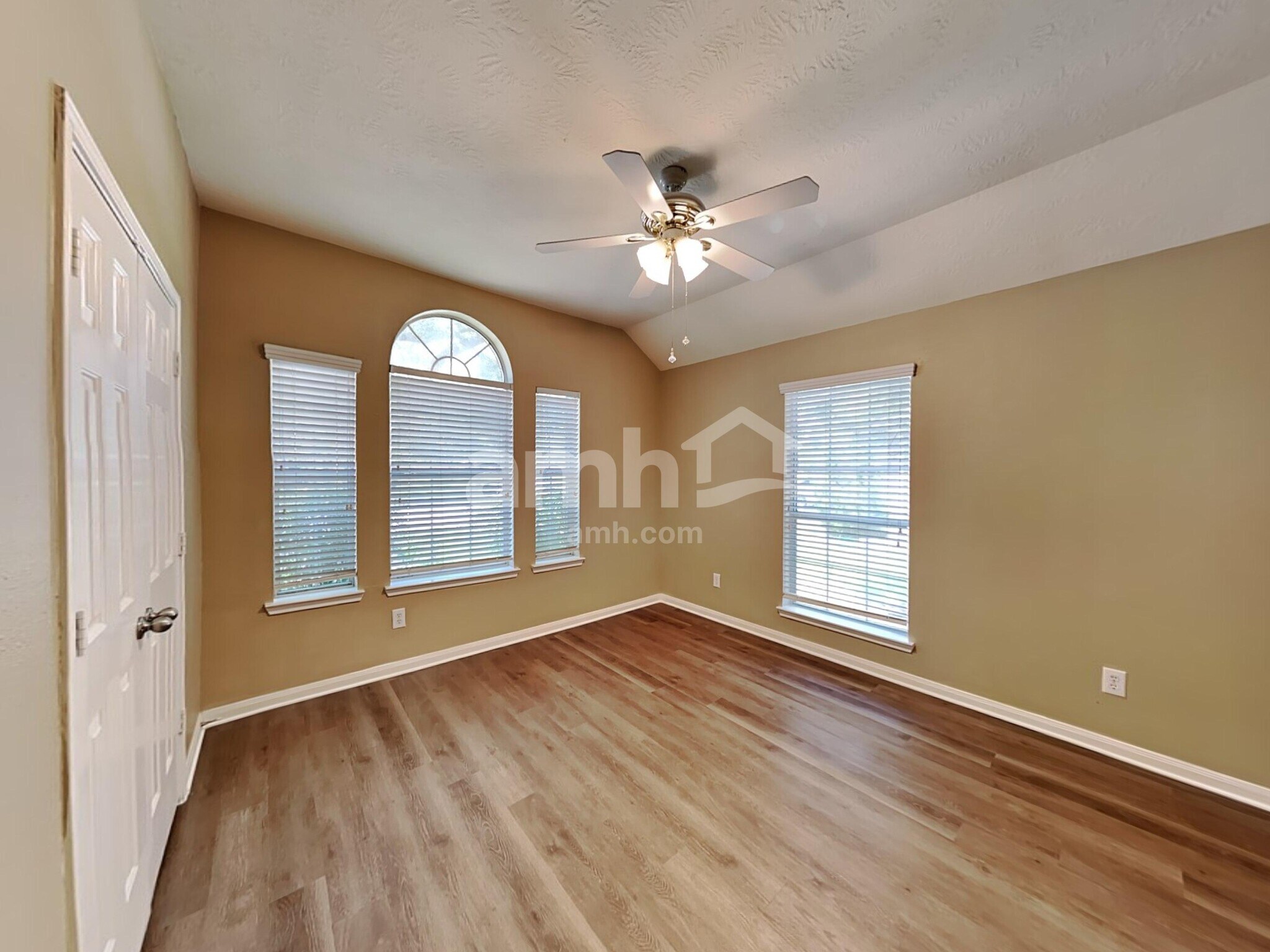 Building Photo - 3523 Pine Valley Dr