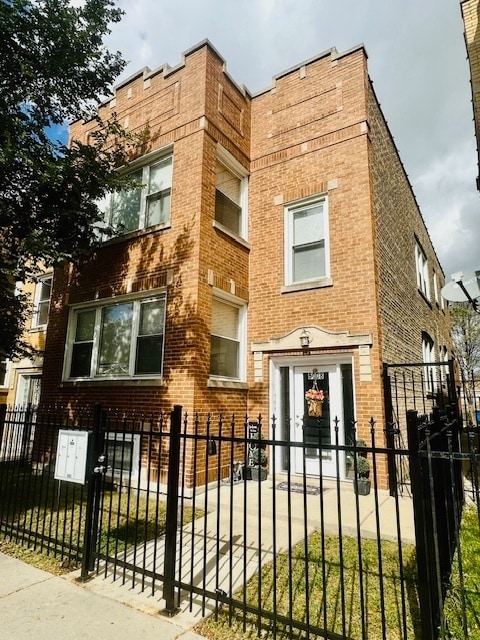 Primary Photo - 5008 W Division St