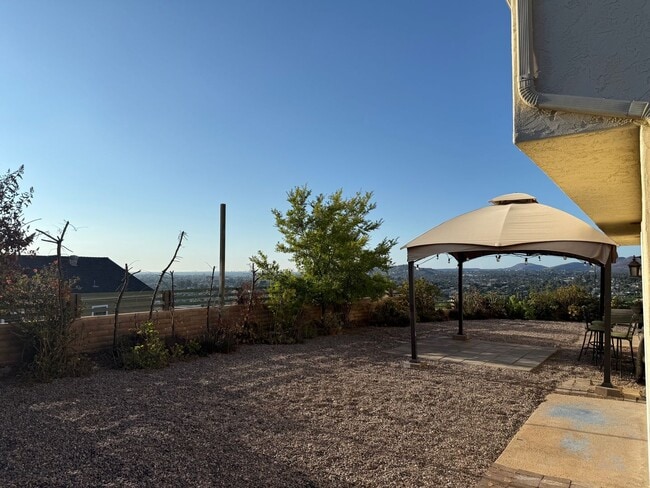 Building Photo - Gorgeous 5BR/3BA 2story home w SOLAR, view...