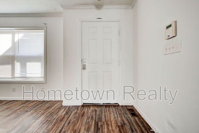 Building Photo - 2701 S Phillips Ave