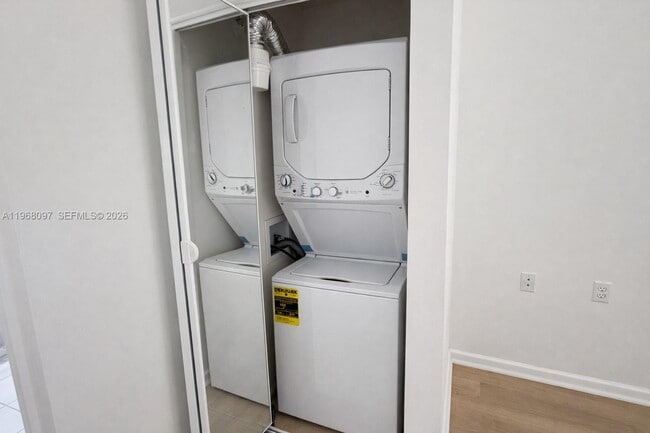 Building Photo - 971 Lake Terry Dr