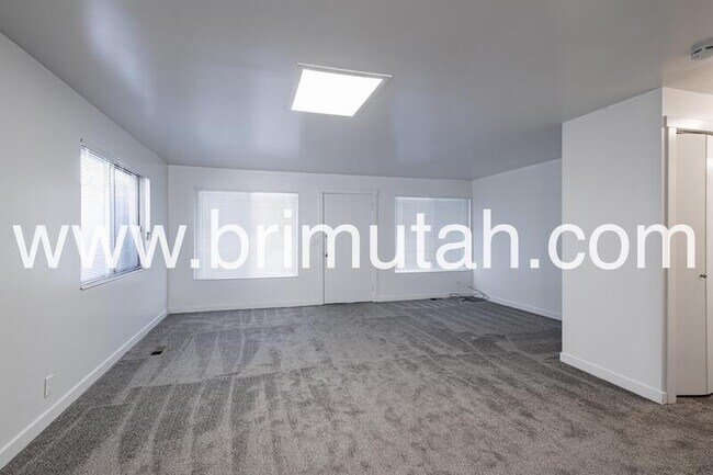 Building Photo - 1877 Osage Orange Ave S