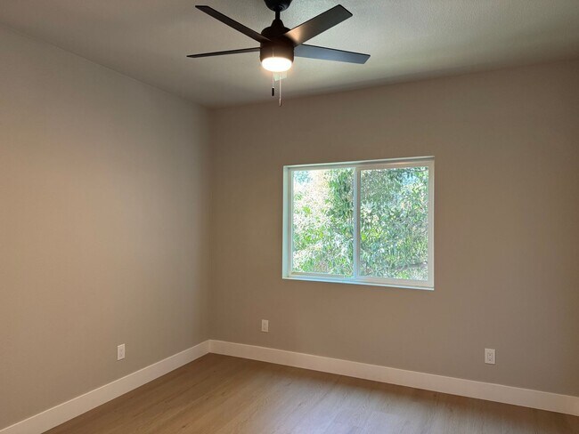 Building Photo - New Downtown Construction 650 Sqft. 1 Bedr...