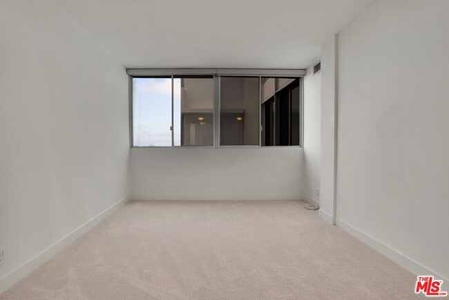 Building Photo - 17352 Sunset Blvd