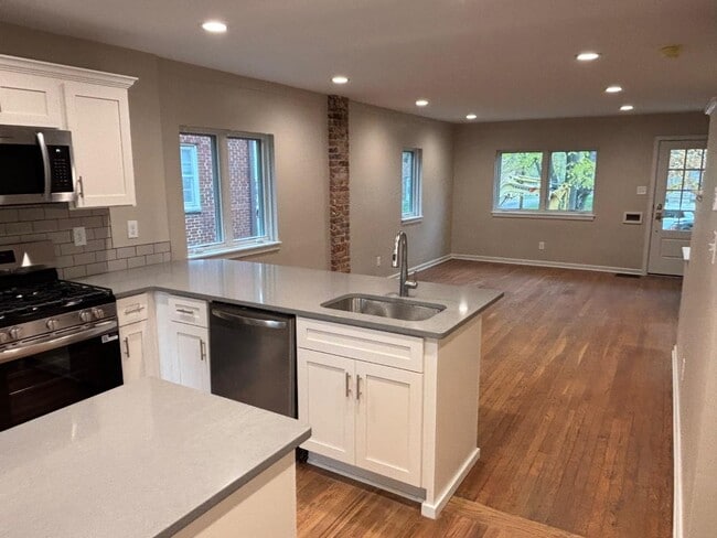 Building Photo - 1471 Ashland Ave