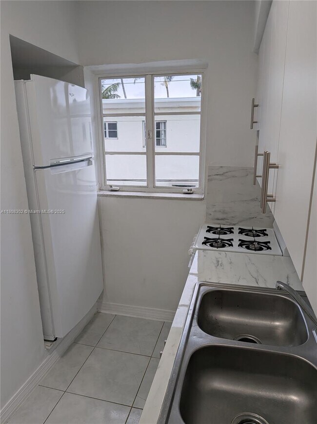 Building Photo - 645 83rd St