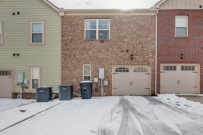 1 car garage - all brick - 1632 Shadow Green Dr