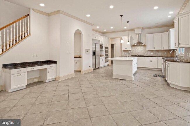 Building Photo - 6251 Linway Terrace