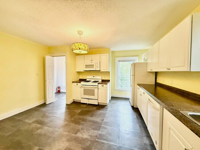 Building Photo - 52 Beers St