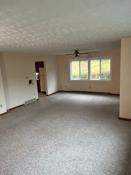 Building Photo - 889 Ivy Ave