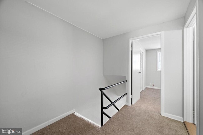 Building Photo - 817 5th St