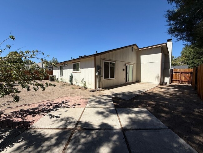 Building Photo - Adorable single story home in Sparks