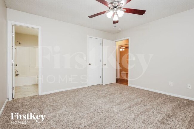 Building Photo - 2561 Realm St