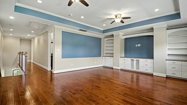 Building Photo - 726 W 30th St