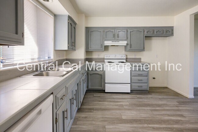 Building Photo - 3402 Ashe Rd
