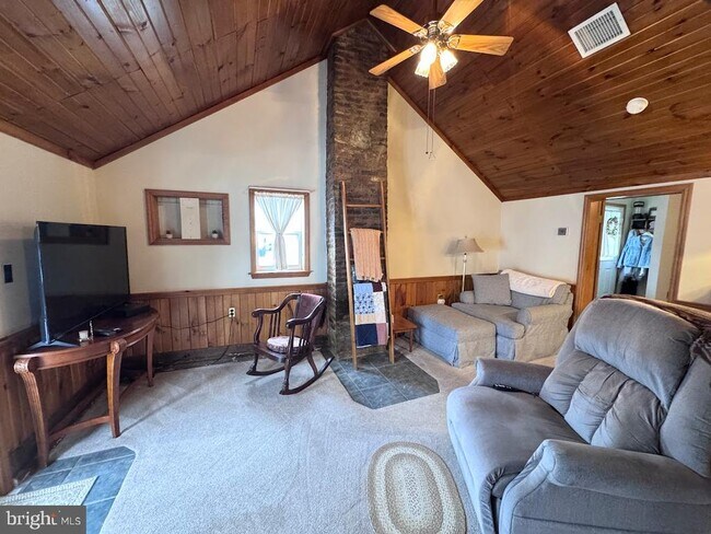 Building Photo - 2209 Shartlesville Rd