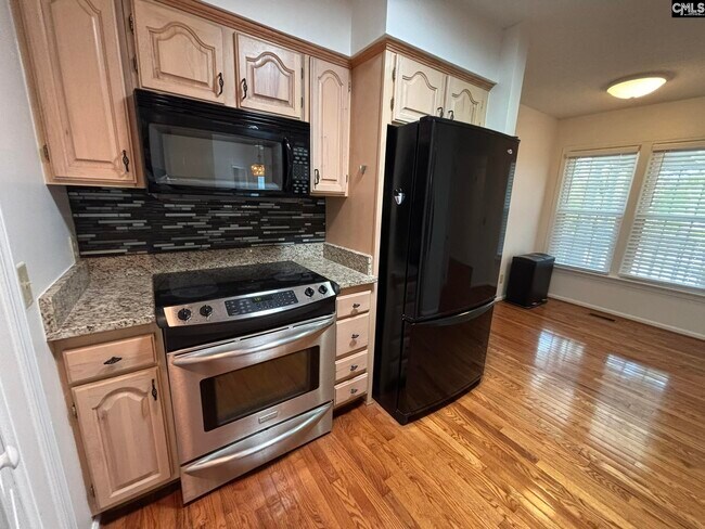 Building Photo - 221 Timberlake Dr