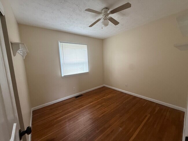 Building Photo - 2067 Tamarack Dr