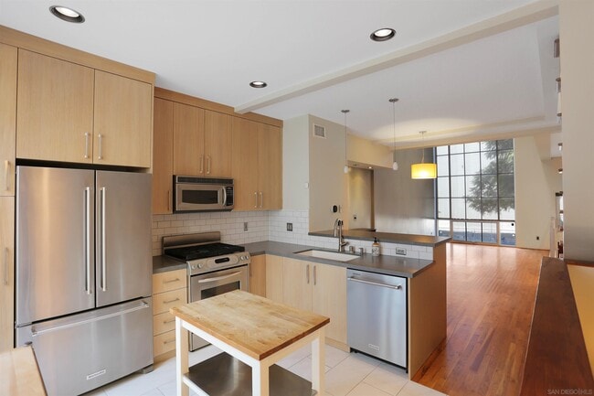 Building Photo - 1575 Kettner Blvd