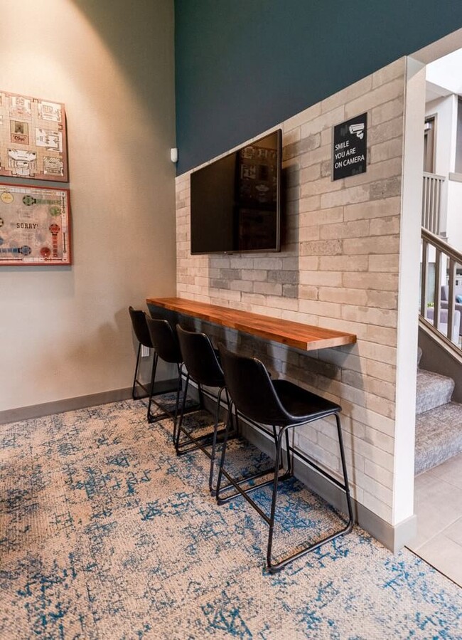 Building Photo - Vibe Apartments
