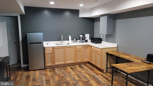Building Photo - 7420 Mayflower Ct