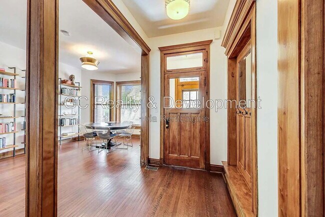 Building Photo - 4936 S St Lawrence Ave