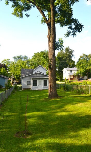 Building Photo - 820 Brown St