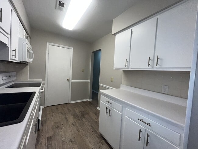 Building Photo - 1212 Schaub Dr