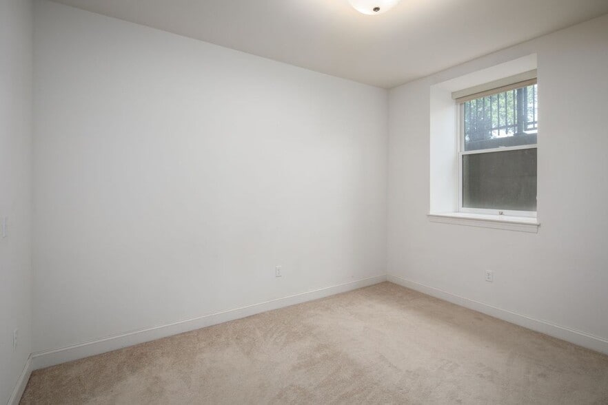 Building Photo - 591 Terrace Blvd