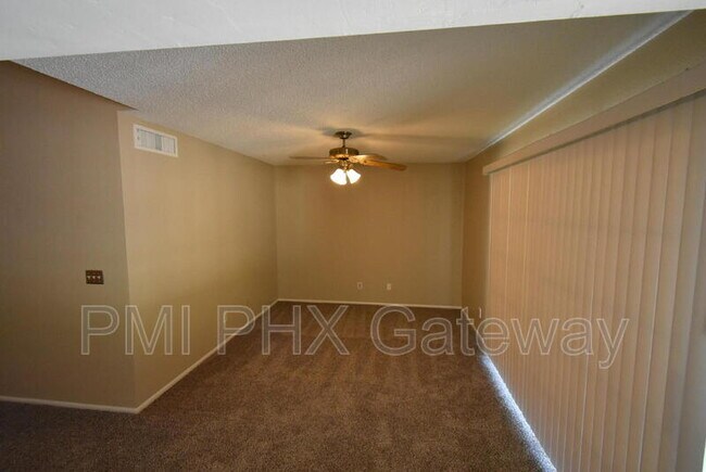 Building Photo - 954 W Osage Ave