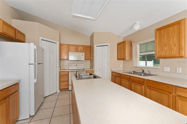 Building Photo - 502 Woodland Creek Blvd