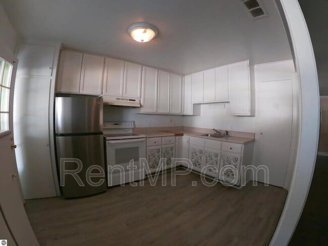 Building Photo - 620 E Gaylord St