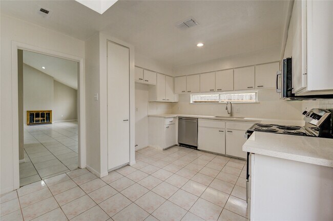 Building Photo - 12327 Fairmeadow Dr