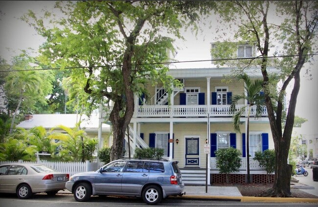 400 Simonton Front - 400 Simonton St