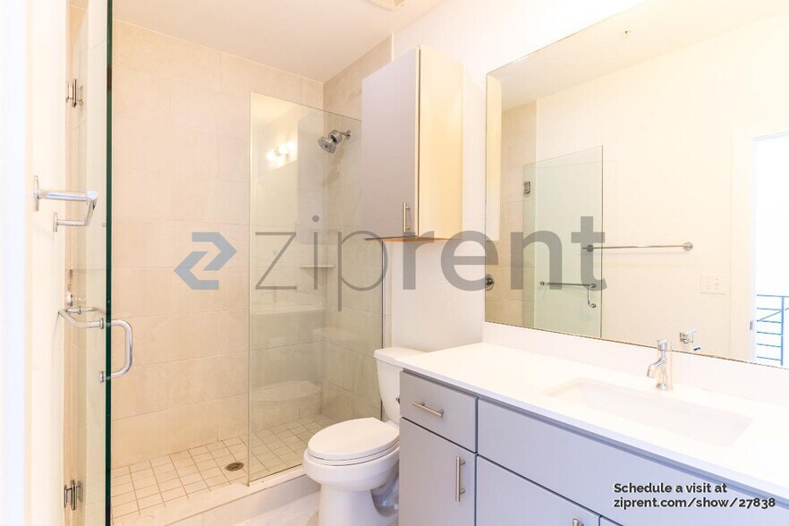 Building Photo - 2002 E 7th St