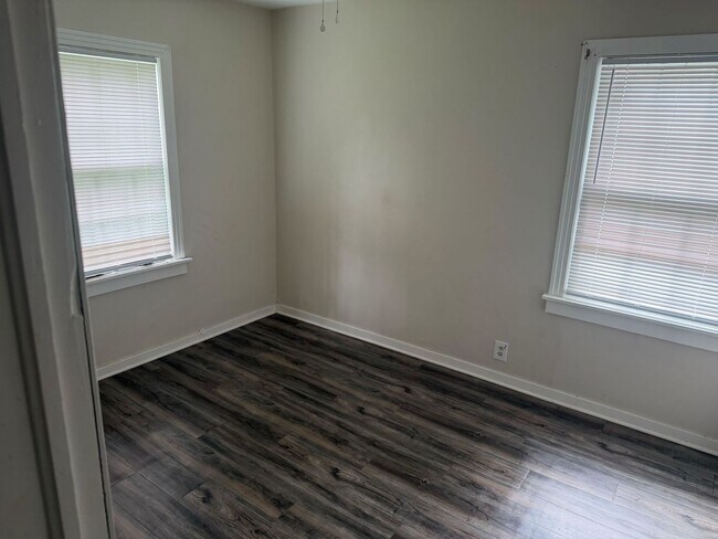 Building Photo - 3645 Lee Dr