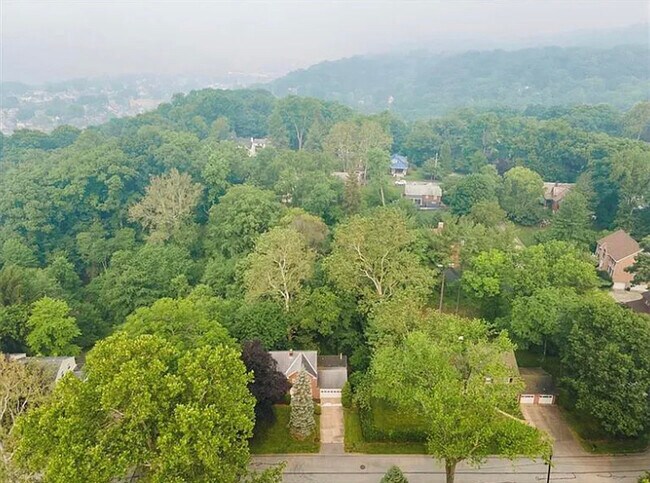 Building Photo - 136 Riverview Ter