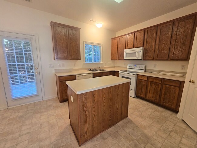 Building Photo - $250 Off 1 Month if leased by 12/25/25