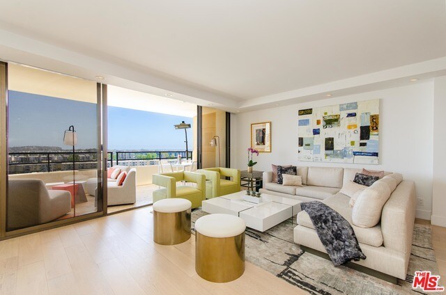 Building Photo - 4335 Marina City Dr