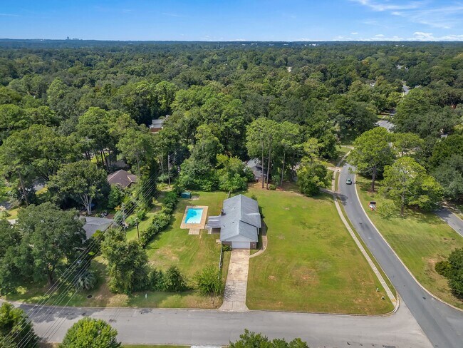 Building Photo - 2613 Killarney Way