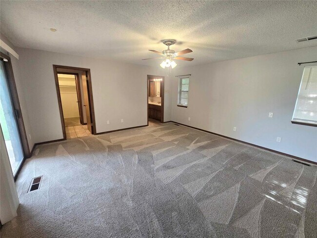 Building Photo - 4009 Cherry Hill Ln