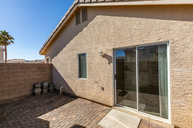 Building Photo - Single Story 3 bedroom in Gated Community,...