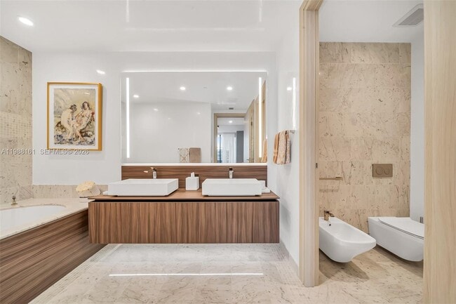 Building Photo - 1000 Brickell Plaza