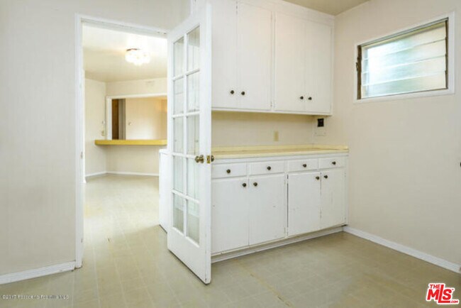 Building Photo - 5249 Escalante Dr
